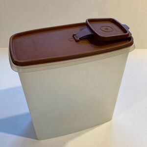 Vintage Tupperware Cereal Keeper Kitchen Container USA (e)